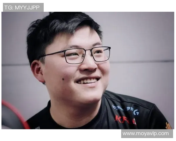 Uzi与足球明星的惊人相似之处揭示了他们的竞技精神与风格魅力