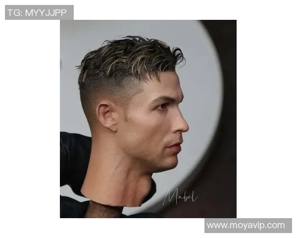 C罗足球明星发型解析与潮流趋势探讨让你成为场上焦点 C罗足球明星发型解析与潮流趋势探讨让你成为场上焦点