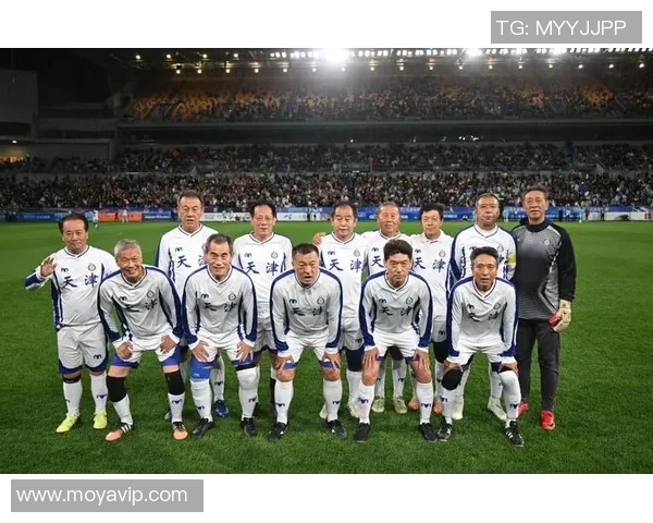 国内明星与足球明星亲密合影瞬间展现跨界魅力与友谊的精彩时刻 国内明星与足球明星亲密合影瞬间展现跨界魅力与友谊的精彩时刻