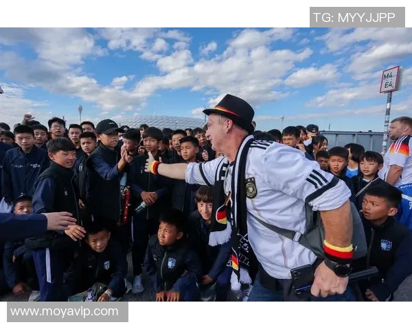 失去父亲的足球明星如何在逆境中重拾梦想与荣耀 失去父亲的足球明星如何在逆境中重拾梦想与荣耀